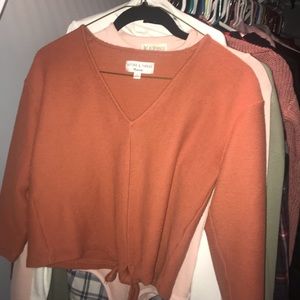 A cute top! A little cropped not too much!